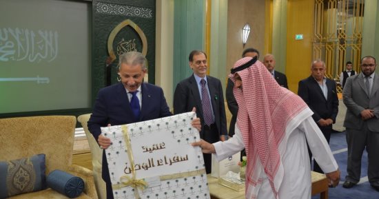 الملحقية الثقافية السعودية تهنئ قطان بمنصبة الجديد وزيراً للشؤون الأفريقية