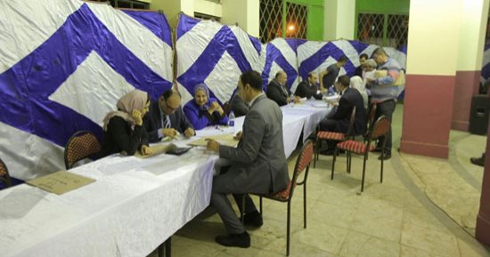 مؤشرات أولية.. فى لجنتى 4 و 5 بقصر النيل: 2555 صوتا للسيسى و 41 لموسى