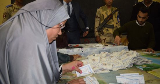 مؤشرات اللجنة العامة بمركز طيبة بالأقصر: 16520 صوتا للسيسى و389 لموسى
