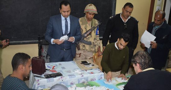 مؤشرات أولية.. السيسي يحصد 1446 صوتا وموسى 33 بلجنة 9 بالسيدة زينب