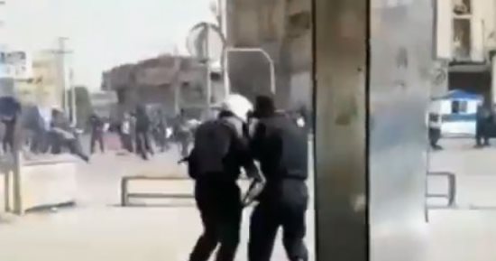 فيديو.. الأمن الإيرانى يطلق النار وقنابل الغاز على مظاهرة فى انتفاضة الأحواز
