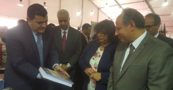 وزيرة الثقافة تفتتح معرض الإسكندرية للكتاب فى ملعب كلية الهندسة (صور)