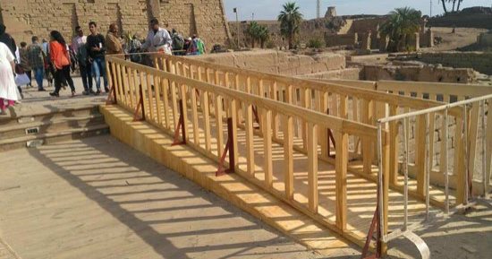 إقامة ممرات خشبية وتأهيل الطرق فى 11 معبدا بالكرنك لخدمة ذوى الاحتياجات الخاصة