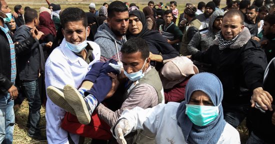 إصابة فلسطينيين فى إطلاق قوات الاحتلال الرصاص على متظاهرين بغزة