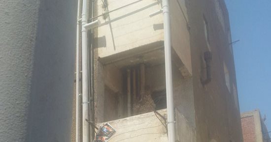 شكوى من سوء تركيب مواسير الصرف الصحى بمساكن الوادى الجديد بالسلام