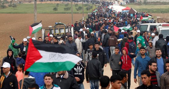 ارتفاع عدد شهداء مسيرة العودة إلى 5 فلسطينيين وأكثر من 370 مصابا