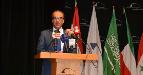 رئيس هيئة الكتاب بافتتاح معرض مكتبة الإسكندرية: نعمل على نشر الهوية العربية