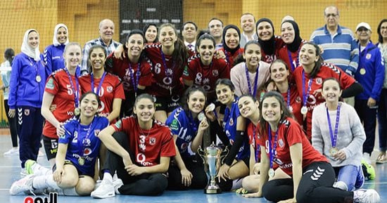 طارق قنديل مهنأ سيدات طائرة الأهلى: مبروك بطلات كأس مصر