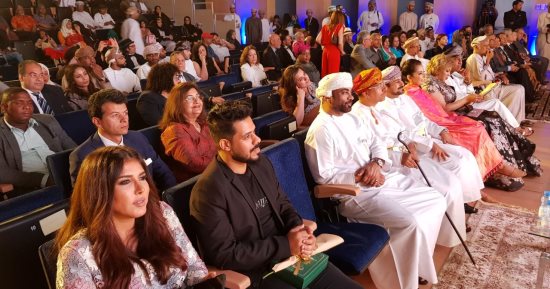 صور.. الفيلم الجزائرى "إلى آخر الزمن" يتوج بالخنجر الذهبى فى مهرجان مسقط