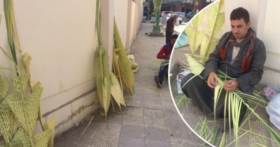 صور.. بدء احتفال أقباط أسيوط "بأحد الشعانين" وانتشار بائعى سعف النخيل