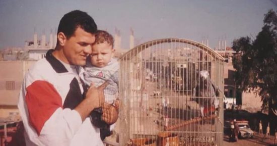 شاهد.. مدرب الزمالك نبيل محمود بصحبة نجله أيام النجومية