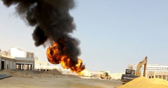 صور.. الانتهاء من إصلاح خط أنابيب البوتاجاز بالسخنة بعد تعرضه لحريق