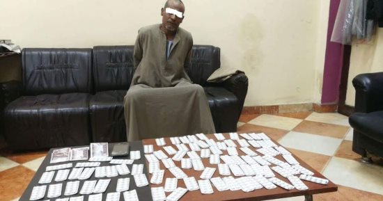 "أمن أسوان" يضبط 2648 قرصا مخدرا و15 سلاحا ناريا فى حملة بإدفو وكوم أمبو