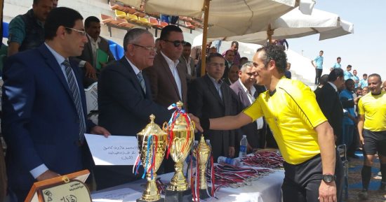 صور.. محافظ المنيا يشهد نهائى دورى مراكز الشباب لكرة القدم  
