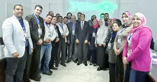رئيس جامعة دمنهور يكرم مدربى الدورة التدريبية للنشر الدولى للبحوث العلمية