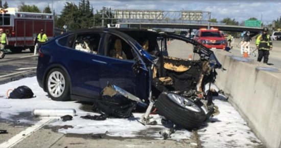 نظام القيادة الذاتية بسيارة Tesla Model X يتسبب فى وفاة مهندس بشركة أبل