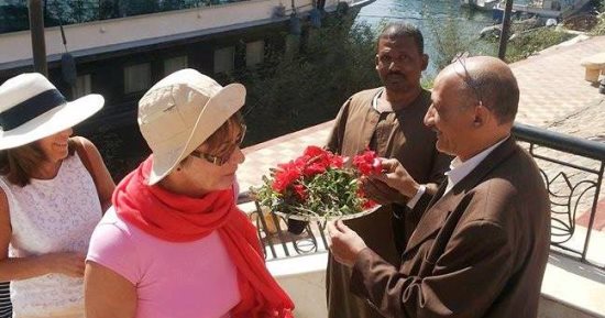 صور.. وصول 69 سائحا أجنبيا إلى مرسى البلينا بسوهاج لزيارة المنطقة الأثرية