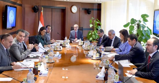 صور.. المجموعة الاقتصادية تناقش مشروع قانون تنمية المشروعات المتوسطة والصغيرة