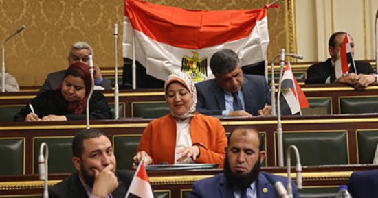 القاعة العامة للبرلمان تتزين بالإعلام تمهيداً لإعلان نتيجة الانتخابات الرئاسية (صور)