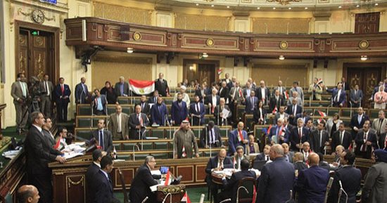 فيديو.. البرلمان يهنئ السيسي بفوزه بفترة رئاسية ثانية.. والنواب يرددون النشيد الوطنى (صور)