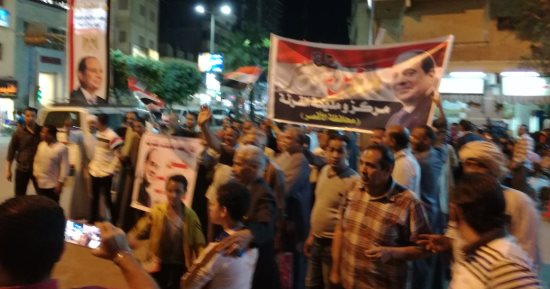 صور.. أهالى الأقصر يبدأون الاحتفالات بفوز الرئيس السيسى بالميادين