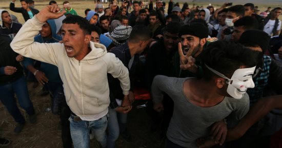 صور.. إصابة شابين فلسطينيين برصاص الاحتلال الإسرائيلى على حدود غزة