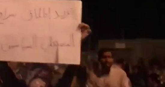 عرب الأحواز بإيران ينظمون مظاهرات ليلية لليوم السادس على التوالى