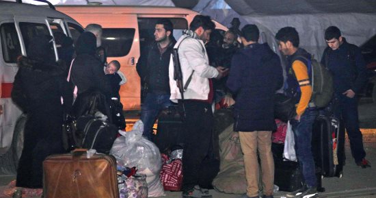 صور.. خروج 1146 مسلحا وأسرهم من دوما إلى إدلب بشمال غرب سوريا