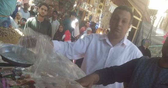 ضبط 670 كيلو حلوى منتهية الصلاحية بشوادر المولد بجرجا فى سوهاج