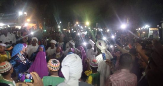 صور.. فرق نوبية بأسوان تقدم عروضا فنية احتفالا بفوز السيسى بولاية رئاسية ثانية