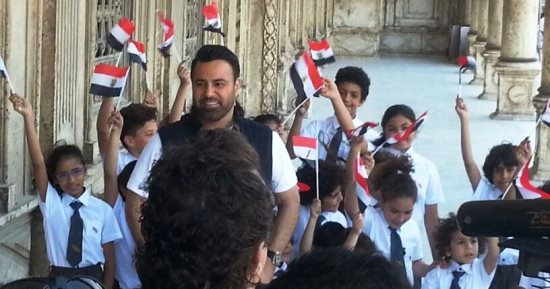 عاصى الحلانى ينشر صورًا جديدة من كواليس كليب "نسايم الحرية" 