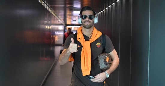 بعثة روما تصل إسبانيا لمواجهة برشلونة فى دورى الأبطال.. فيديو وصور