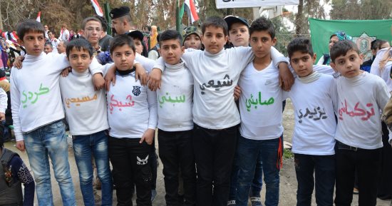 صورة اليوم.. أطفال العراق يرسمون مستقبل دولتهم بالوحدة الوطنية