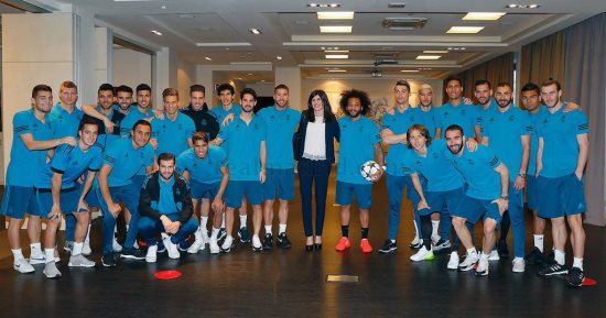 رئيس بلدية تورينو تزور بعثة ريال مدريد قبل لقاء يوفنتوس.. صور