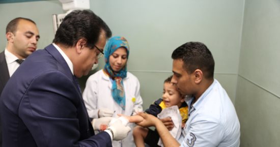 صور.. زيارة مفاجئة لوزير التعليم العالى لمستشفى قصر العينى