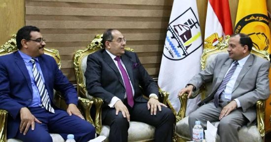 محافظا سوهاج وبنى سويف يناقشان إقامة مؤتمر اقتصادى لتنمية الصعيد