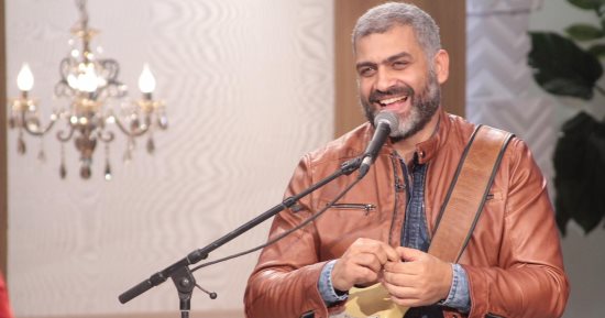 هانى عادل صحفي مع روبي في مسلسلها "شقة 6"