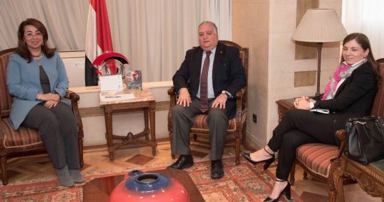 غادة والى تستقبل الممثل الإقليمى لمفوضية اللاجئين