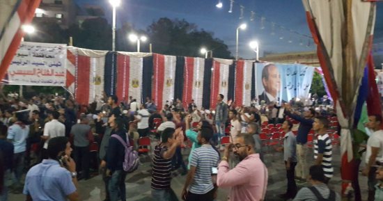 صور.. الآلاف يخرجون للاحتفال بفوز الرئيس السيسى بميدان عمر مكرم بأسيوط