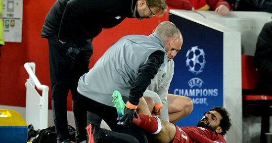 المصريون بعد إصابة محمد صلاح: فى دكاترة كويسين فى إنجلترا ولا نجيبه الدمرداش