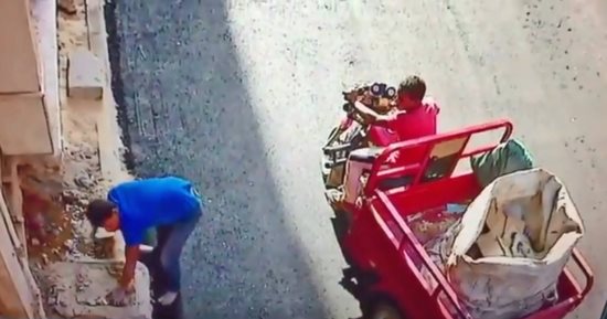 صور.. سرقة أغطية بالوعات المجارى والصرف الصحى خطر يهدد أهل الأقصر