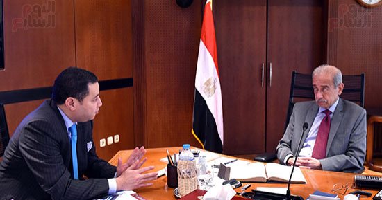 رئيس الوزراء يتابع خطة إعادة هيكلة مصانع وشركات قطاع الأعمال العام - صور
