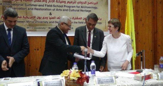 رئيس جامعة المنيا يكرم البعثة الألمانية بمنطقة تونا الجبل