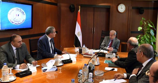 صور.. رئيس الوزراء يتابع الموقف الحالى لأرصدة السلع الاستراتيجية استعدادا لرمضان