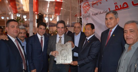 صور.. محافظ الغربية يكرم أسر الشهداء والأطفال اليتامى فى حفل يوم اليتيم