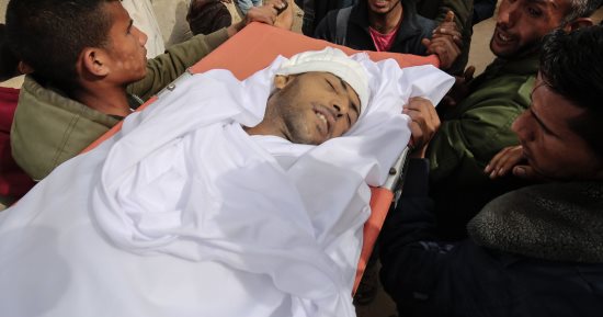 سقوط أول شهيد فلسطينى فى جمعة حرق العلم الإسرائيلى برصاص قوات الاحتلال