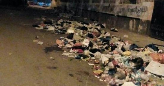 شكوى من انتشار القمامة بجوار مساكن السكة الحديد فى شبين القناطر