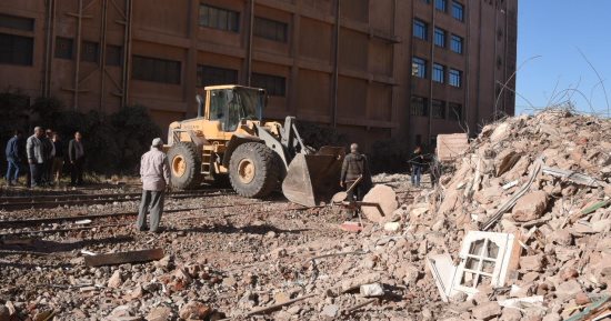 مصدر أمنى: البحث عن 4 أشخاص تحت أنقاض العقار المنهار بسيدى جابر