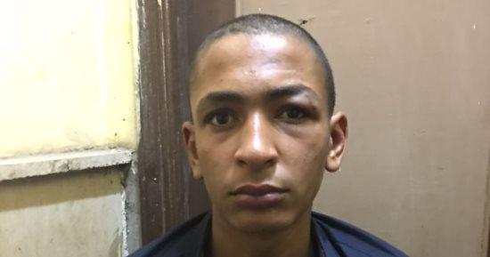 "الزجاج المكسور" وراء سقوط عاطل أثناء قيادته سيارة مسروقة فى المرج