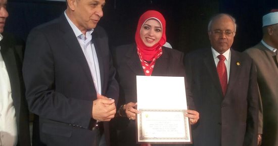 محافظ القليوبية يكرم الأخصائية الاجتماعية المثالية على مستوى الجمهورية